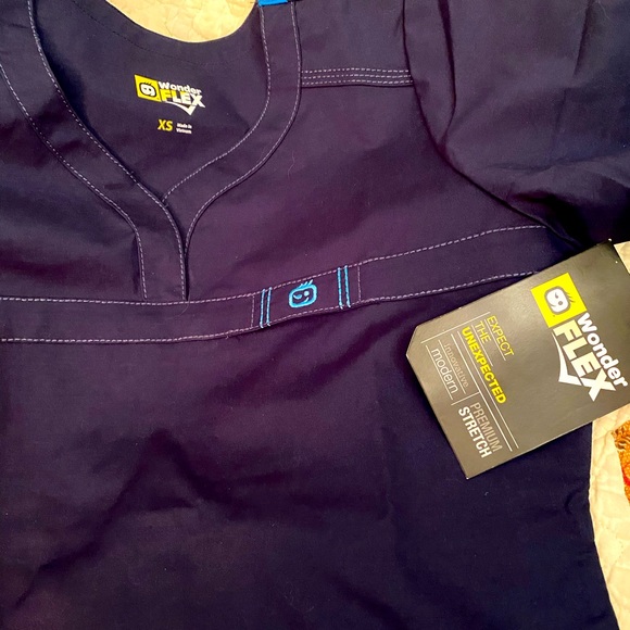 WonderWink Wonderflex Scrub Top - Size XS(Navy) - Picture 2 of 2